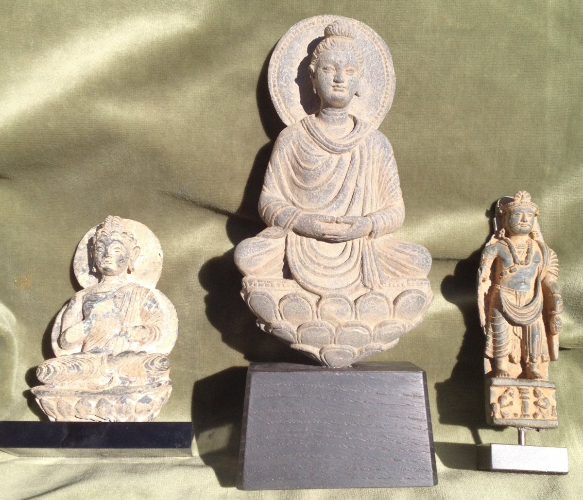 Stone Carved Gandharan Statue, Bouddha Prying On Lotus Flower Stand Circa 1st To 4th Cty-photo-8