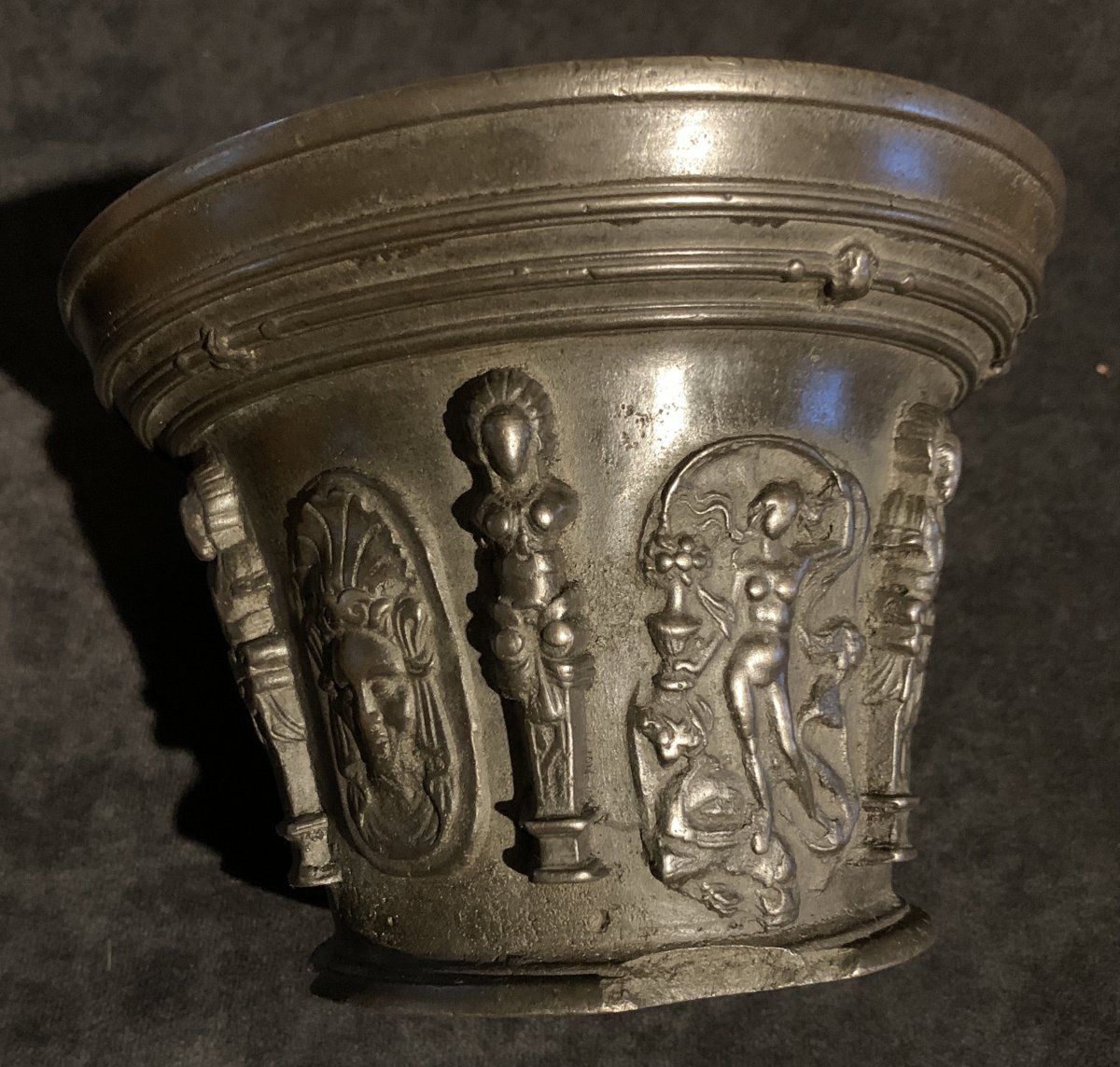 XVIIth Cty Large Brazen Mortar With Nice Medals & Cariatids-photo-7