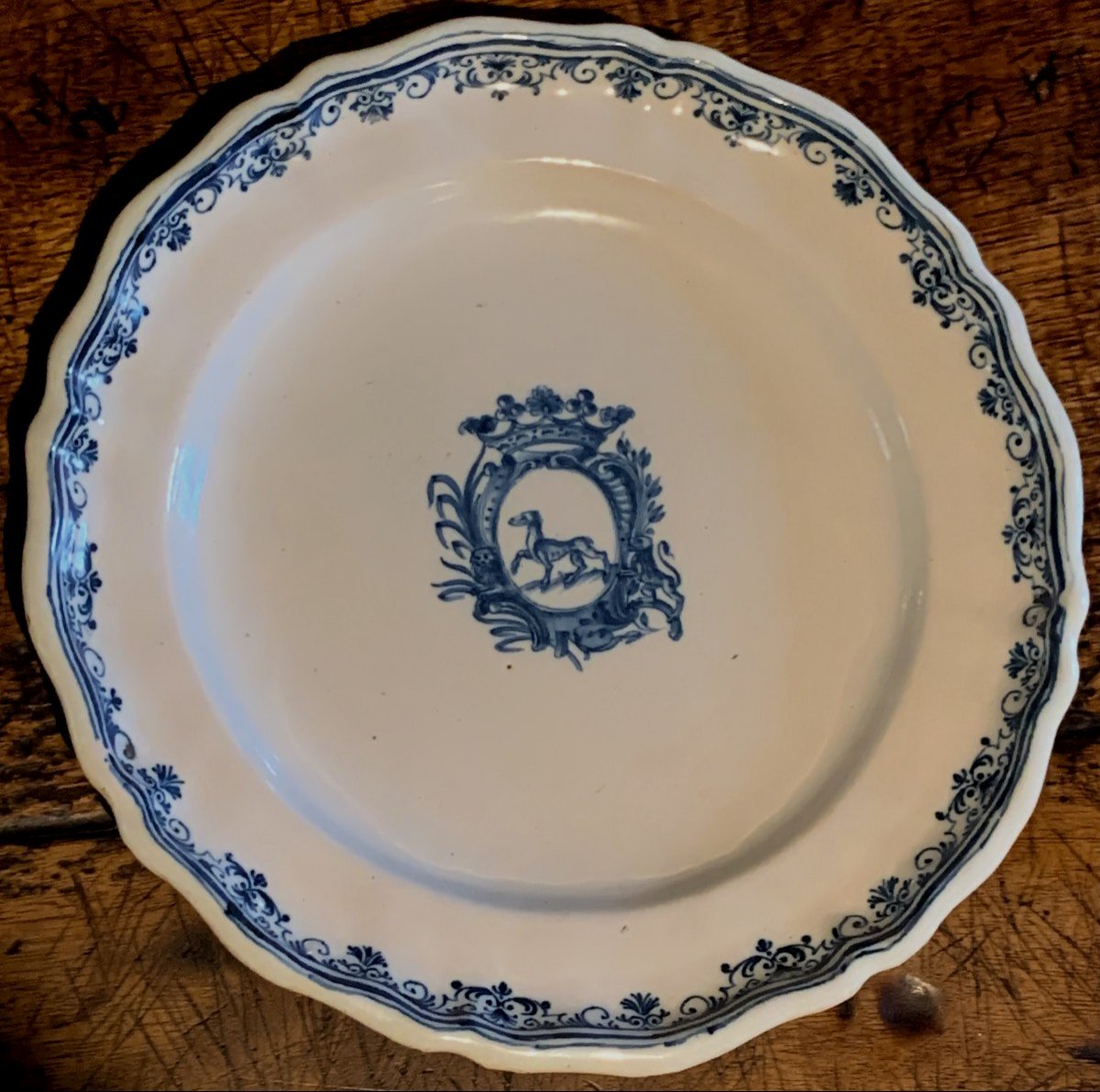 Assiette armoriée faïence Moustiers  XVIIIe s camaïeu bleu-photo-4
