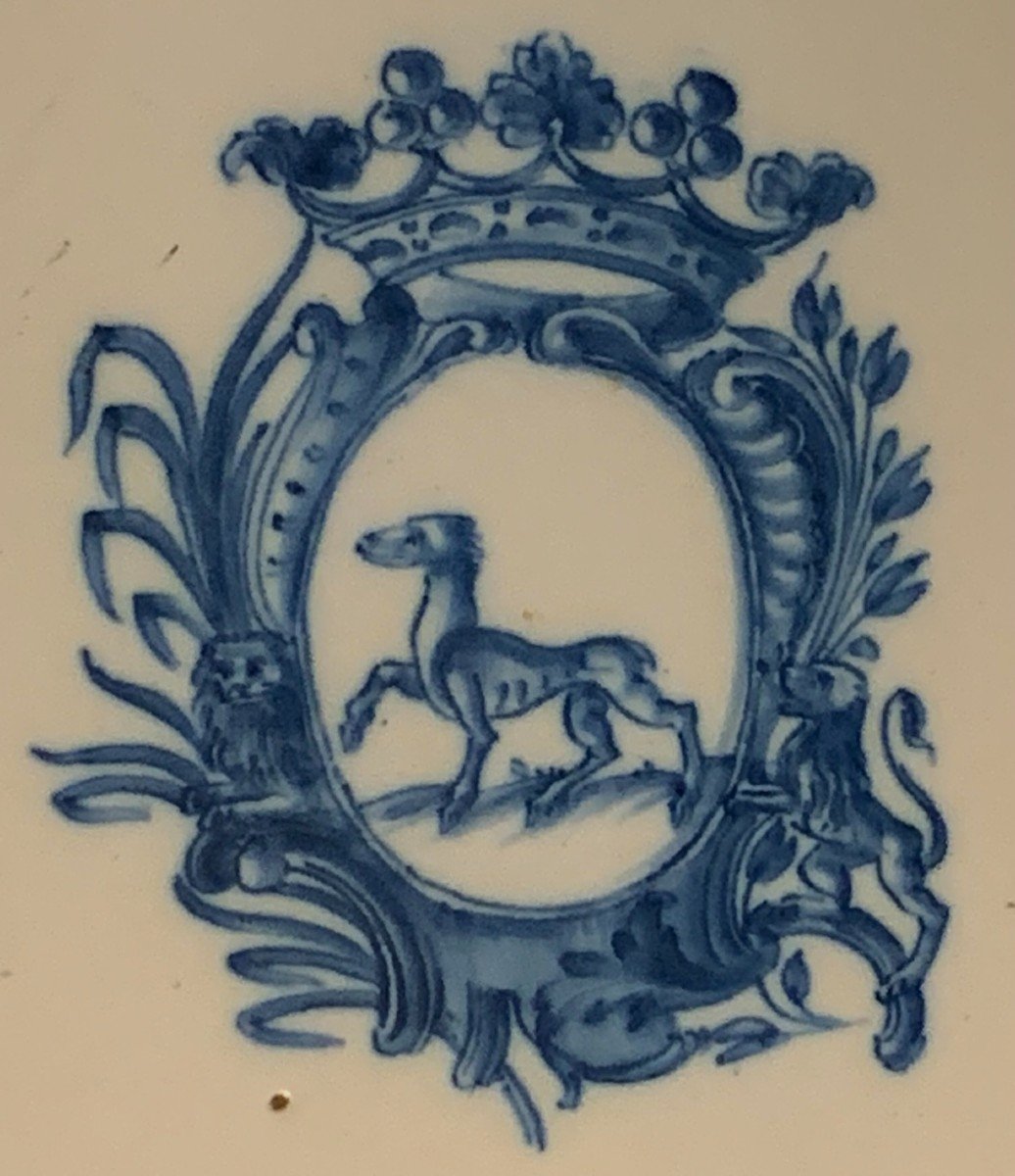 Assiette armoriée faïence Moustiers  XVIIIe s camaïeu bleu-photo-2