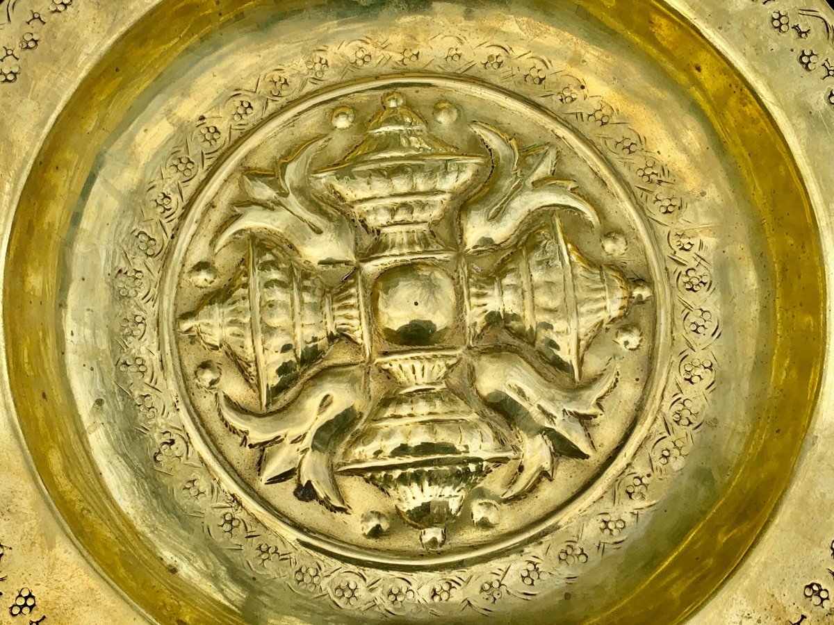 Circa 1500 Radiant Design With Lys Flowers & Urns Brass Alm Dish -photo-2