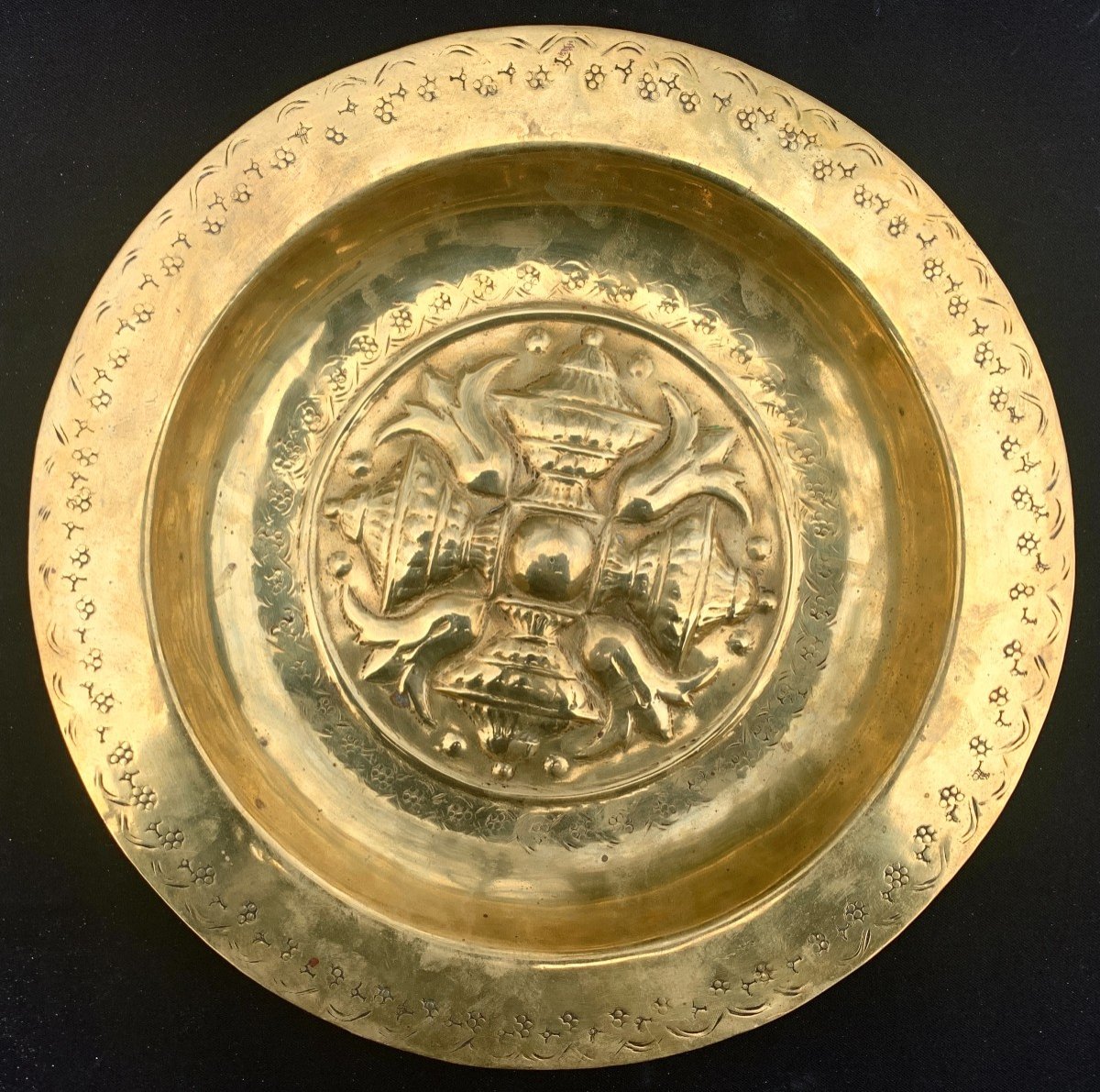 Circa 1500 Radiant Design With Lys Flowers & Urns Brass Alm Dish -photo-3