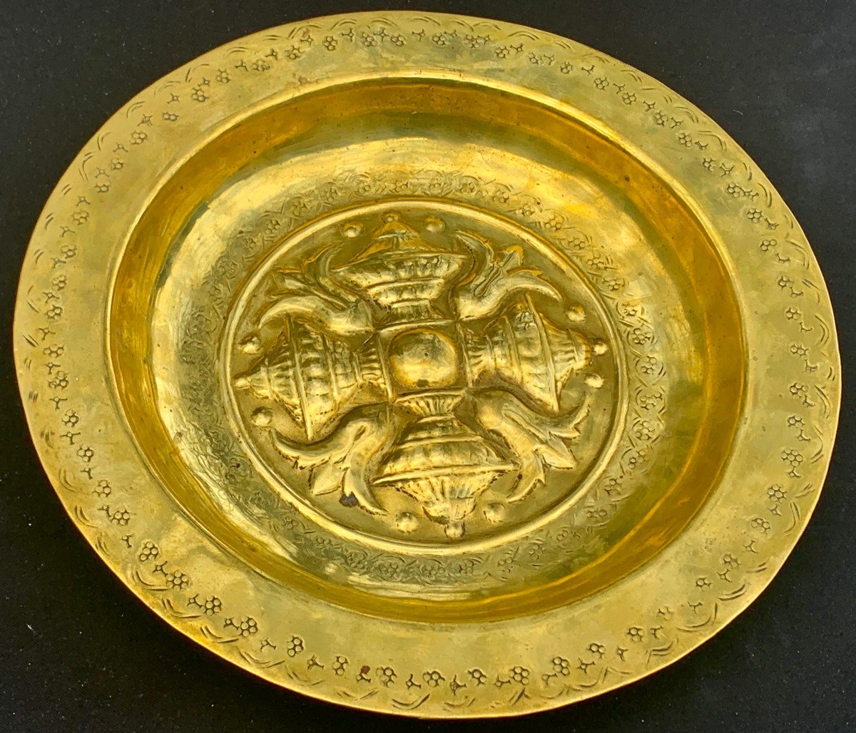 Circa 1500 Radiant Design With Lys Flowers & Urns Brass Alm Dish -photo-1