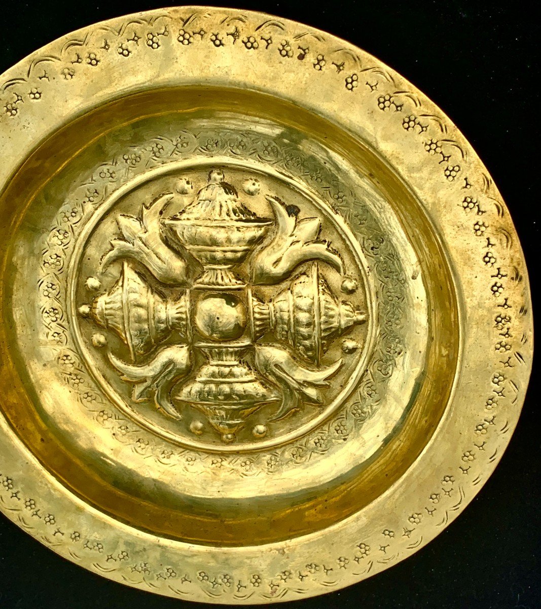 Circa 1500 Radiant Design With Lys Flowers & Urns Brass Alm Dish -photo-3
