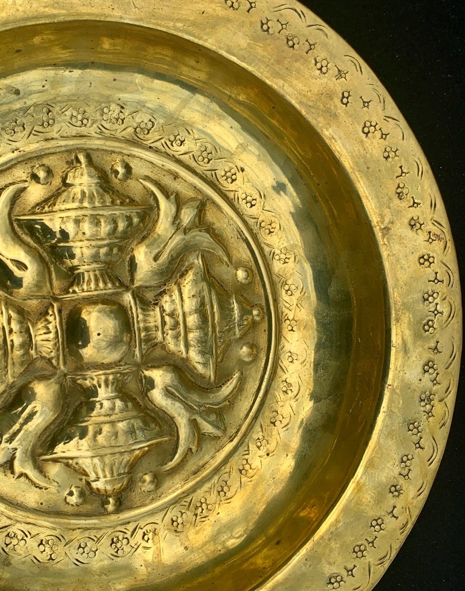 Circa 1500 Radiant Design With Lys Flowers & Urns Brass Alm Dish -photo-4