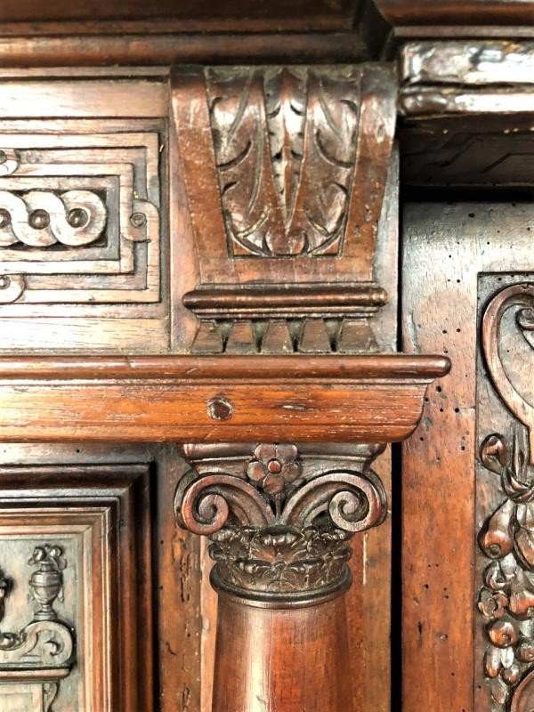 2nde Renaissance -vers 1590, dressoir noyer richement sculpté-photo-1