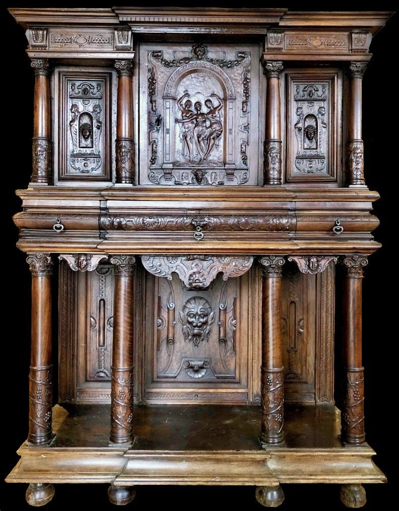 2nde Renaissance -vers 1590, Exceptionnel dressoir noyer richement sculpté