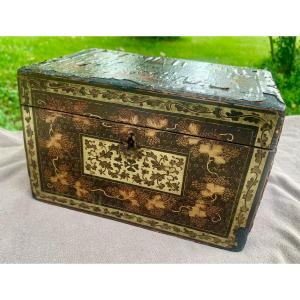 Coffret à thé en laque de Chine & flacons étain, milieu XIXe s