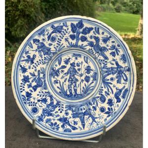 Pt plat sur talon faïence de Nevers vers 1660