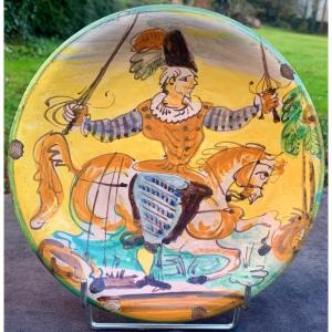 1. Plat faïence MONTELLUPO (Toscane) à fond jauneXVII e s, cavalier au drapeau 