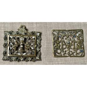 2 Pendentifs de dévotion laiton ciselé, ajouré et émaillé, Espagne vers 1620/1630