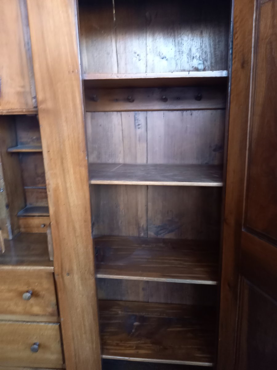 18th-century Walnut Dresser-photo-2