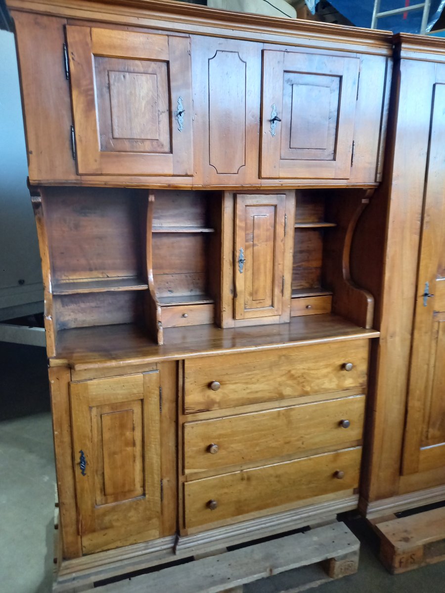 18th-century Walnut Dresser