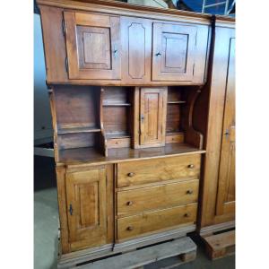 18th-century Walnut Dresser