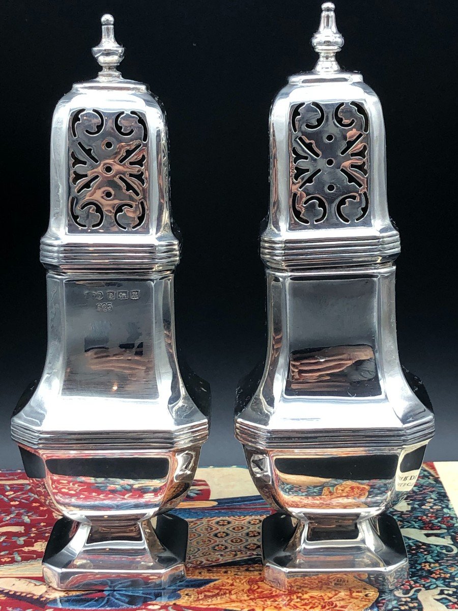 Paire De Saupoudreuses, Argent, Angleterre 1911
