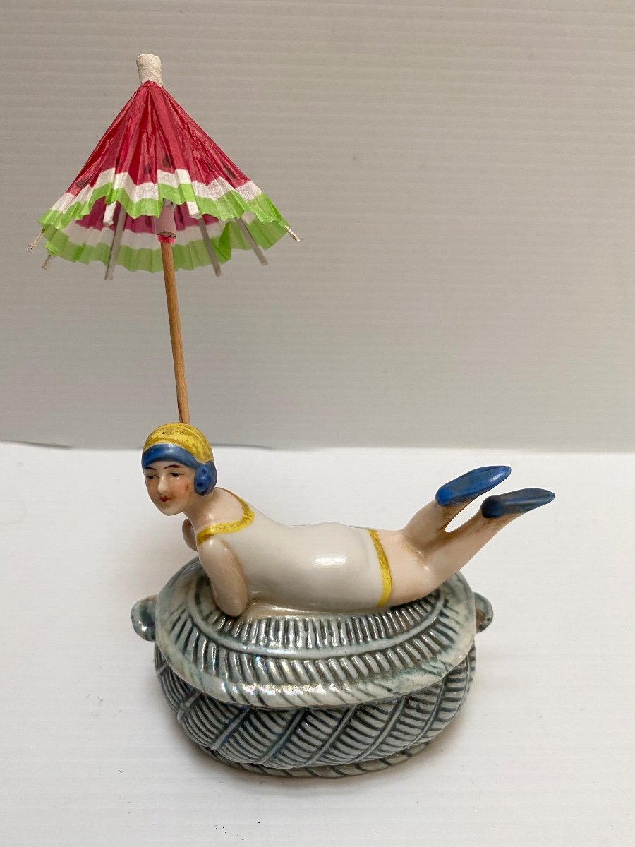 Coffret Baigneuse En Porcelaine émaillée 1900