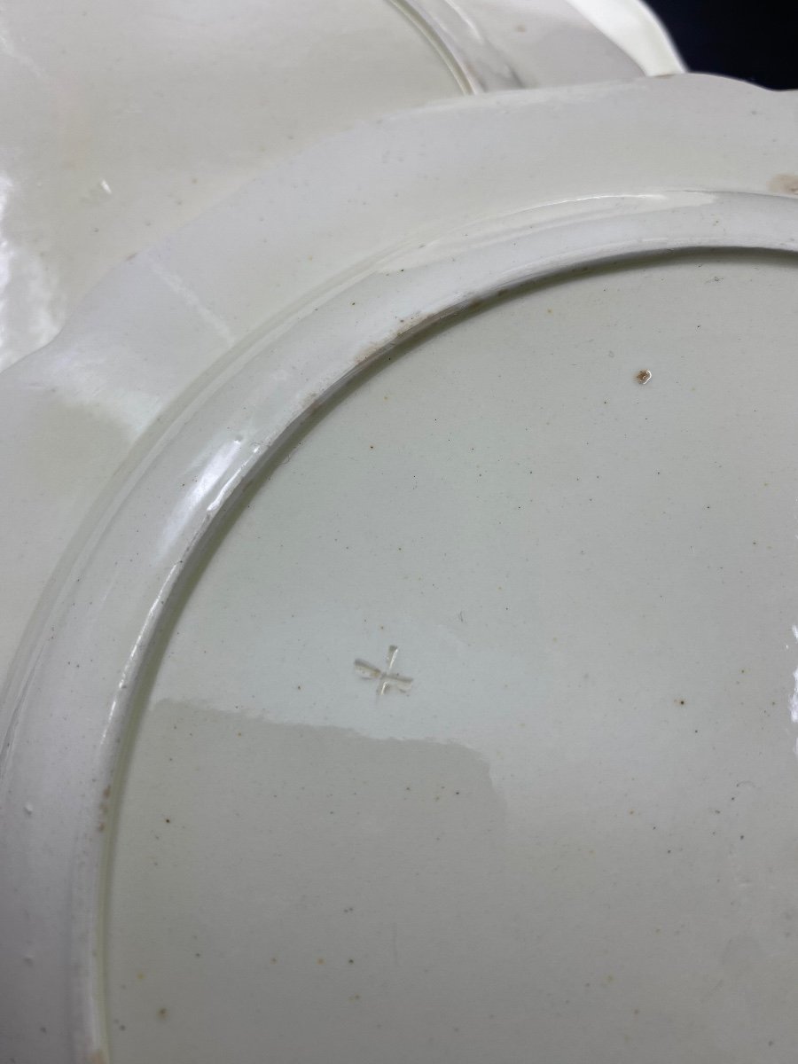 Une Suite De Six Assiettes Creuses En Faïence Fine Du XVIIIème -photo-2