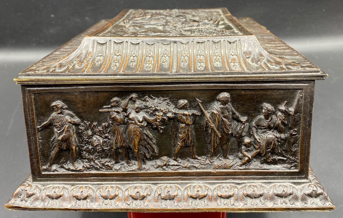 Box In Patinated Repoussé Brass Medal Late 19th Century-photo-3