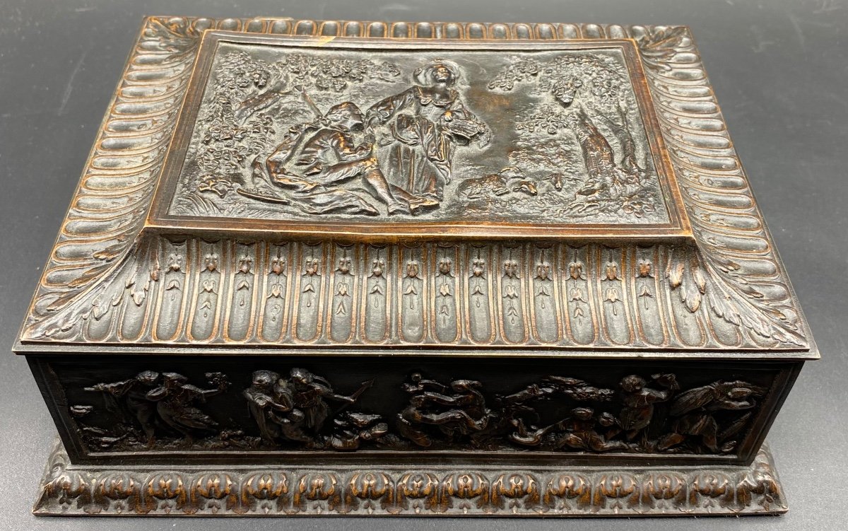 Box In Patinated Repoussé Brass Medal Late 19th Century
