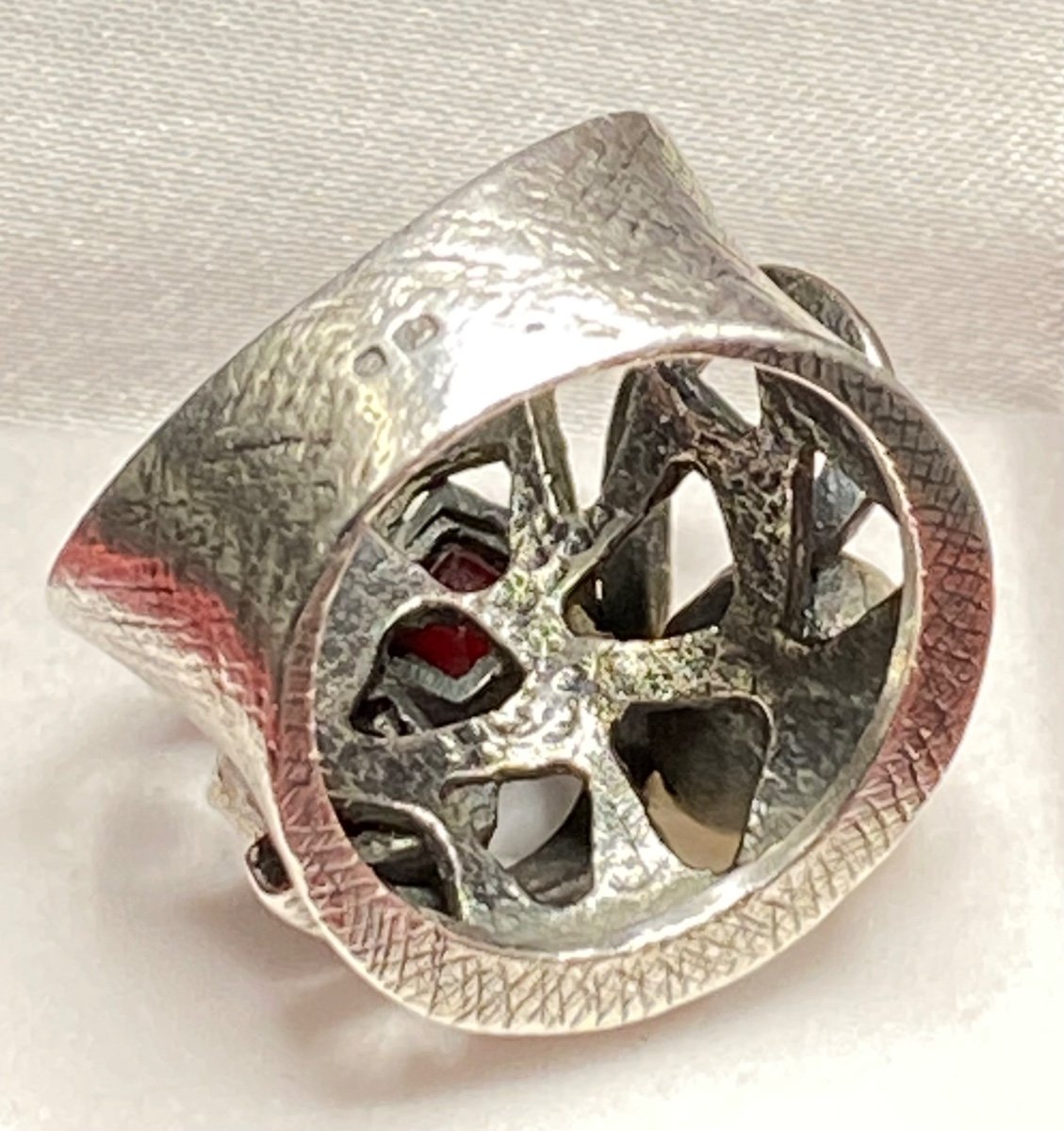 Ring In Sterling Silver Garnets And Half European Cultured Pearl -photo-4