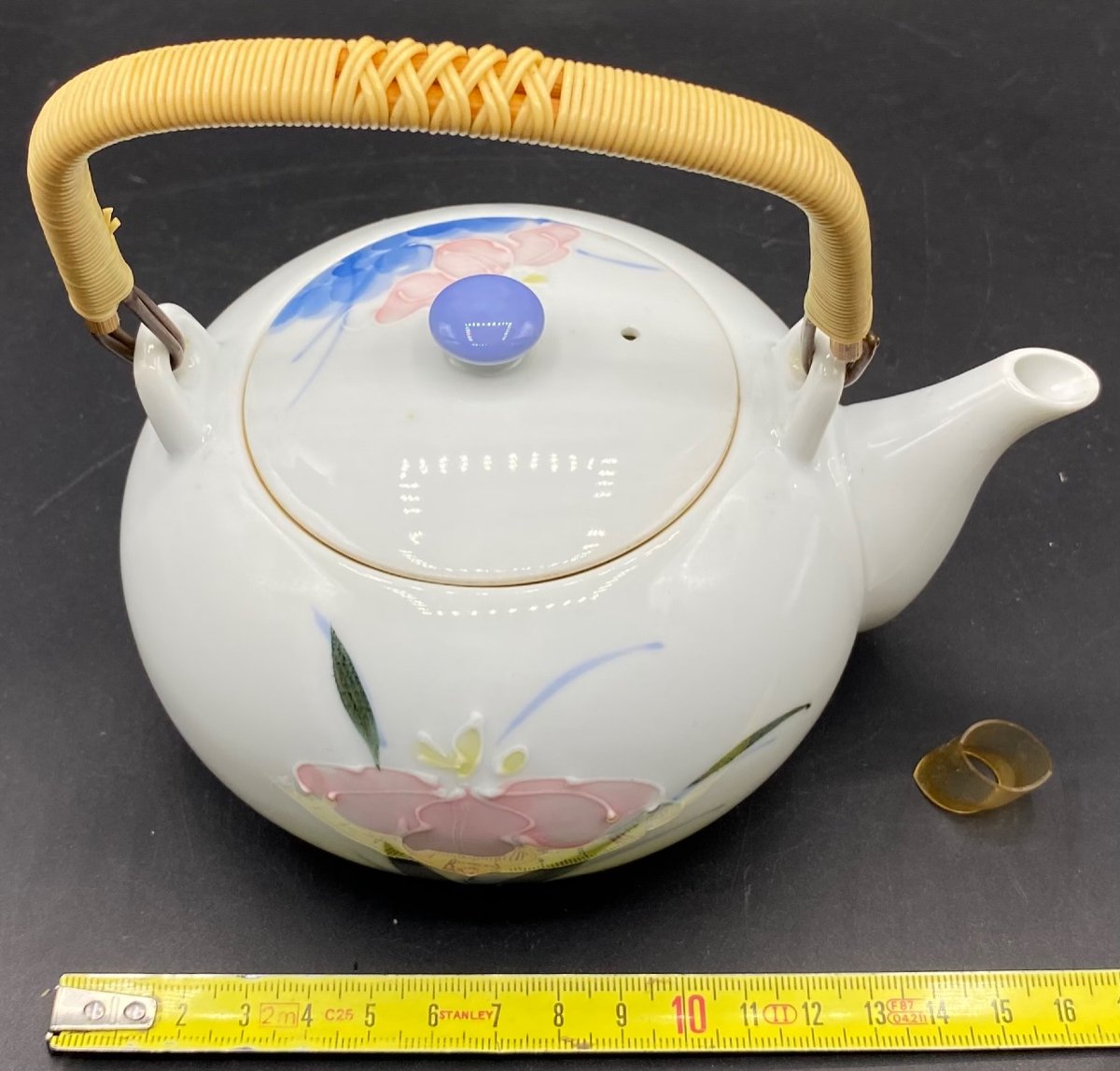 Small Japanese Painted Enameled Porcelain Teapot Signed From The 1960s-photo-6