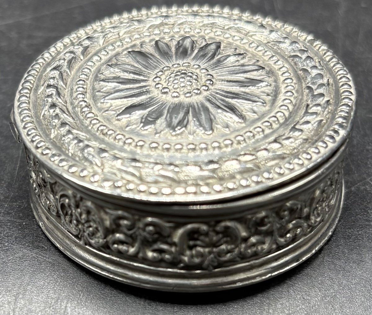 Boîte à Pilules En Argent Massif Pour La France Vers 1900-photo-4