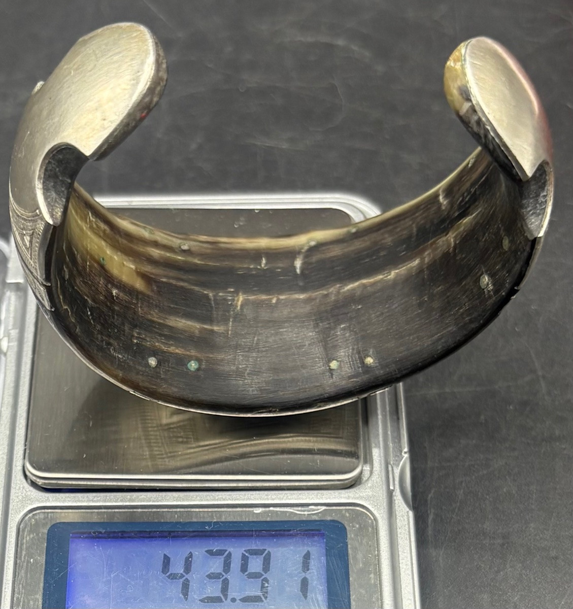 BRACELET JONC AU 3/4 EN CORNE ARGENT ET ÉMAILLÉE THOUAREG DES ANNÉES 1900/20-photo-8