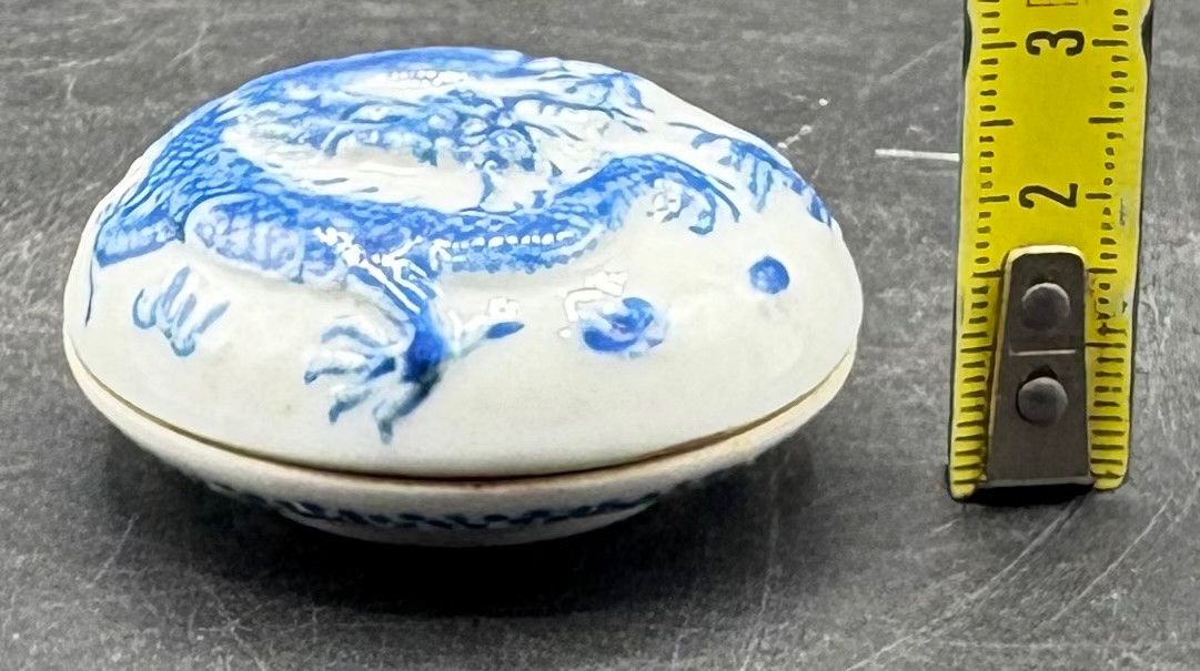 PETITE BOÎTE EN PORCELAINE ÉMAILLÉE À ONGUENT CHINOISE DES ANNÉES 1900-photo-4