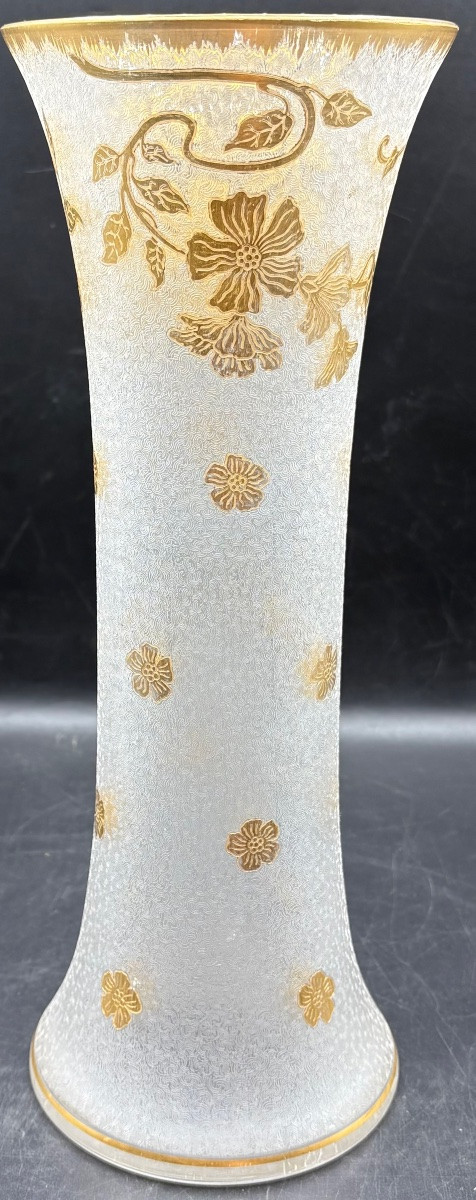 VASE EN CRISTAL SOUFFLÉ GRAVÉ À L’ ACIDE, ÉMAILLÉE À L’OR DES ANNÉES 1900 PAR SAINT LOUIS-photo-3