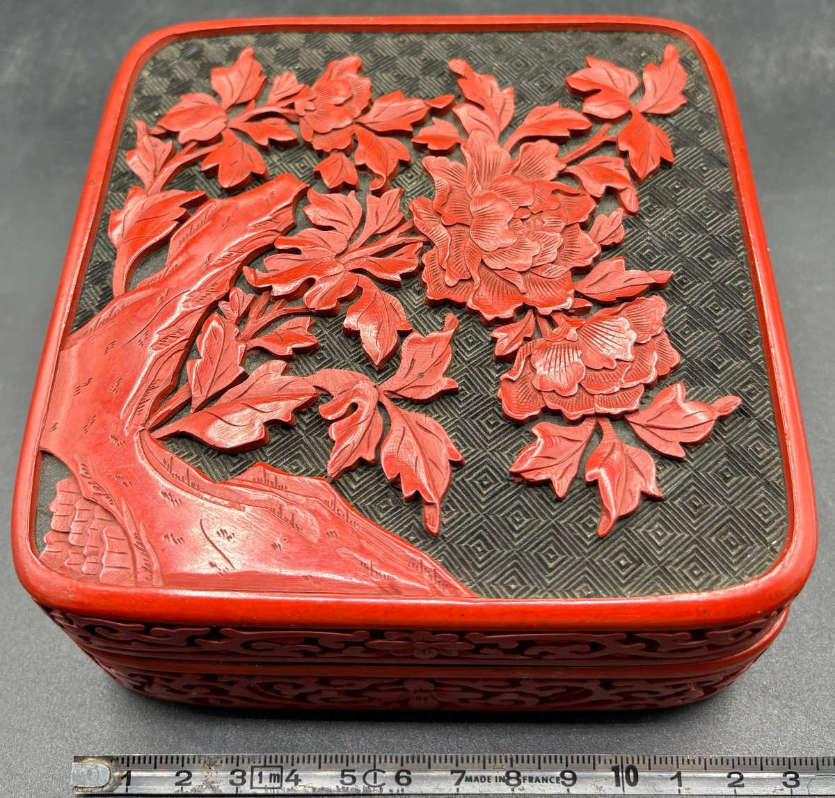 BOÎTE EN BOIS SCULPTÉ LAQUÉ AVEC APPLICATIONS LAQUÉES CHINOISE DES ANNÉES 1940/50-photo-6
