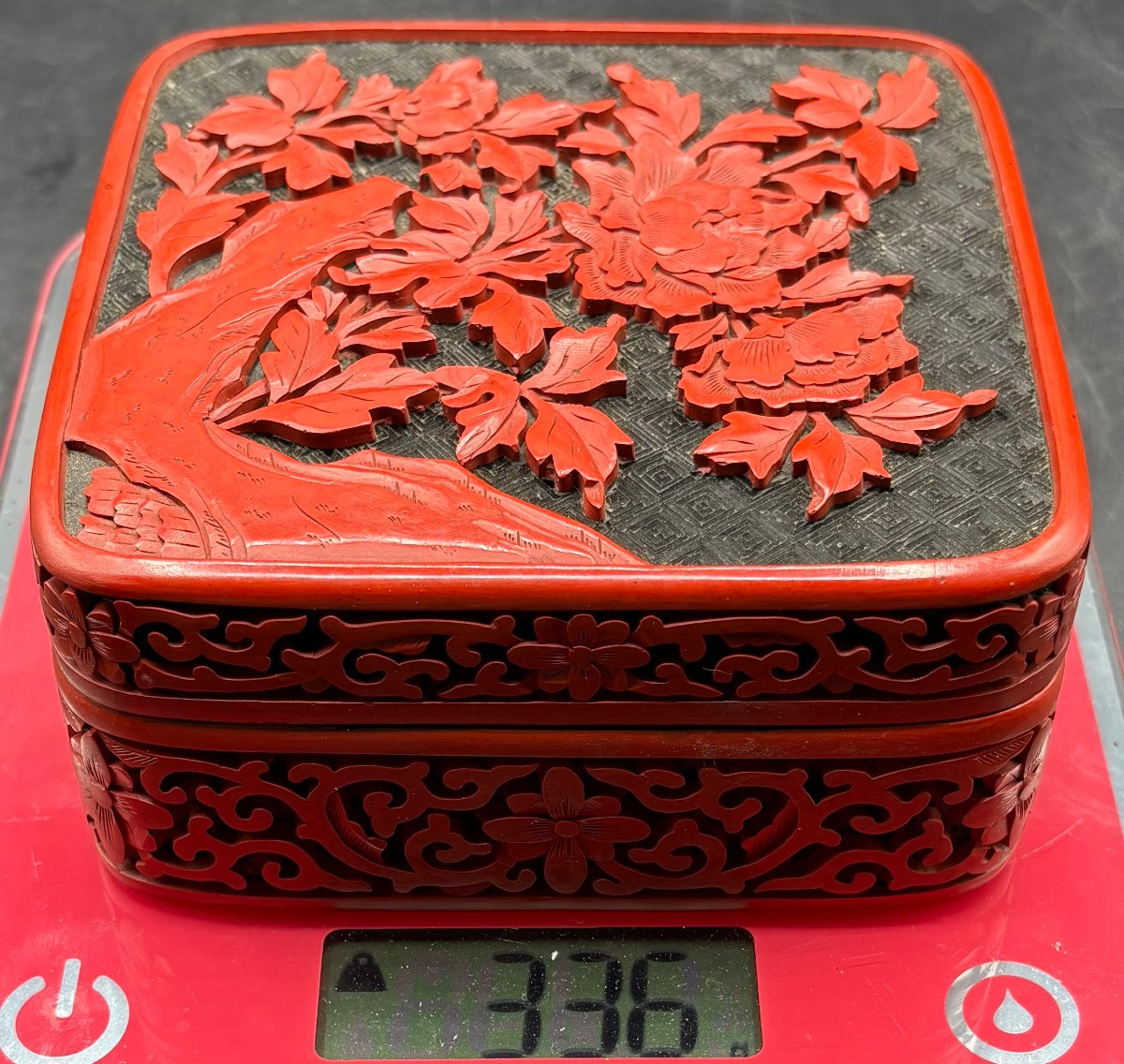 BOÎTE EN BOIS SCULPTÉ LAQUÉ AVEC APPLICATIONS LAQUÉES CHINOISE DES ANNÉES 1940/50-photo-8