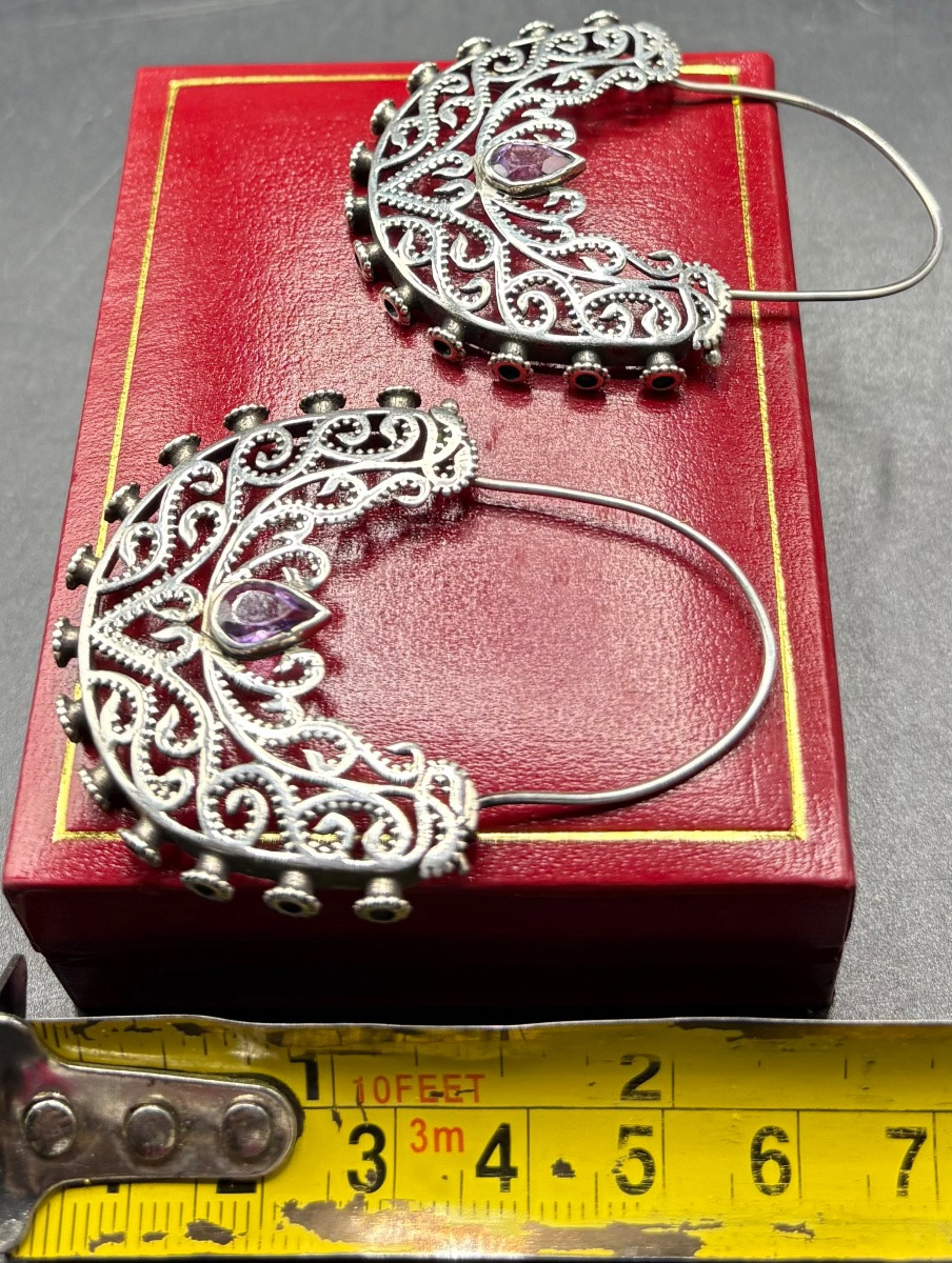 UNE PAIRE DE BOUCLES D’OREILLE EN ARGENT MASSIF ET AMÉTHYSTE DES ANNÉES 1960/70 EUROPÉENNE -photo-3