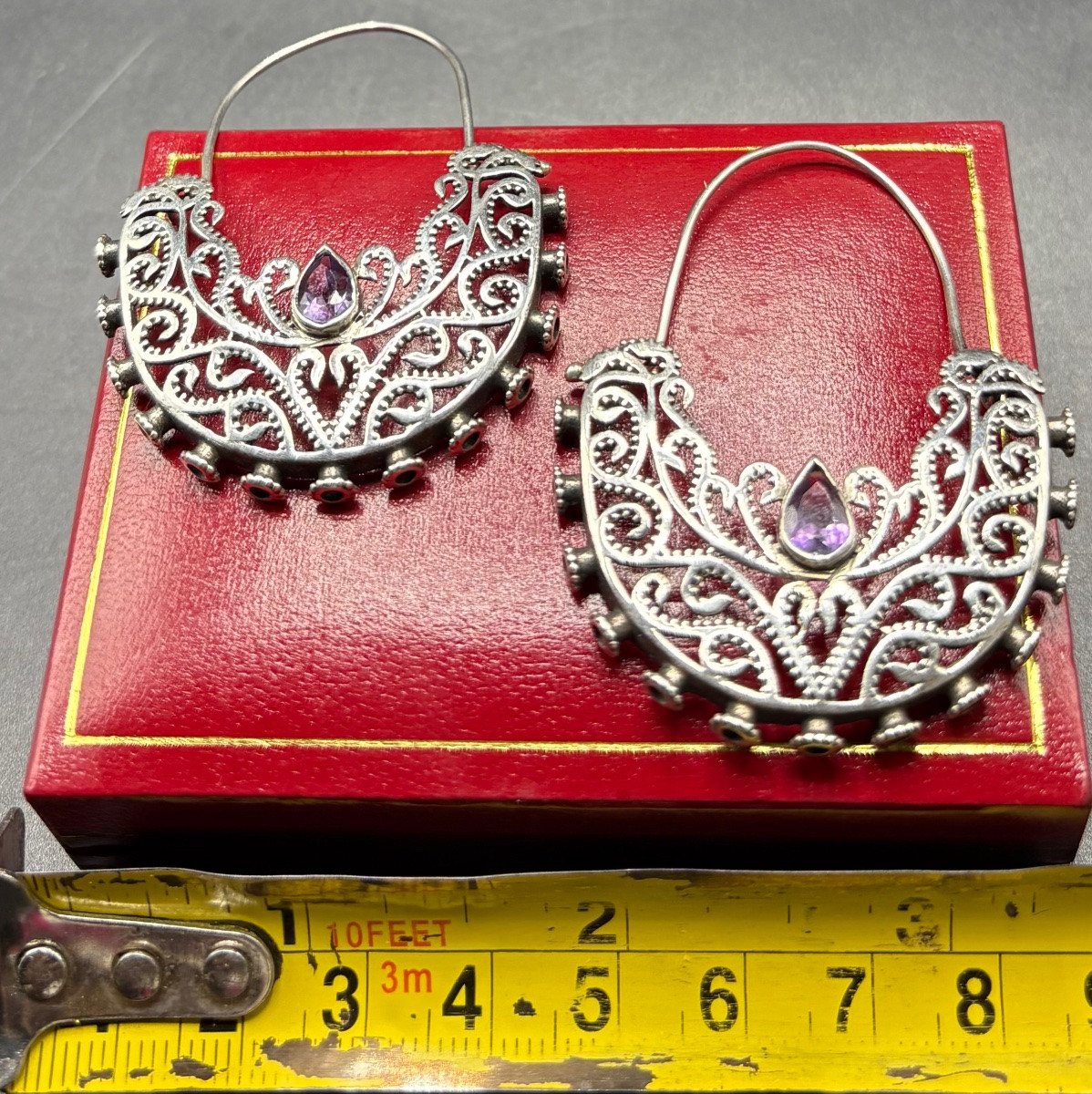 UNE PAIRE DE BOUCLES D’OREILLE EN ARGENT MASSIF ET AMÉTHYSTE DES ANNÉES 1960/70 EUROPÉENNE -photo-4