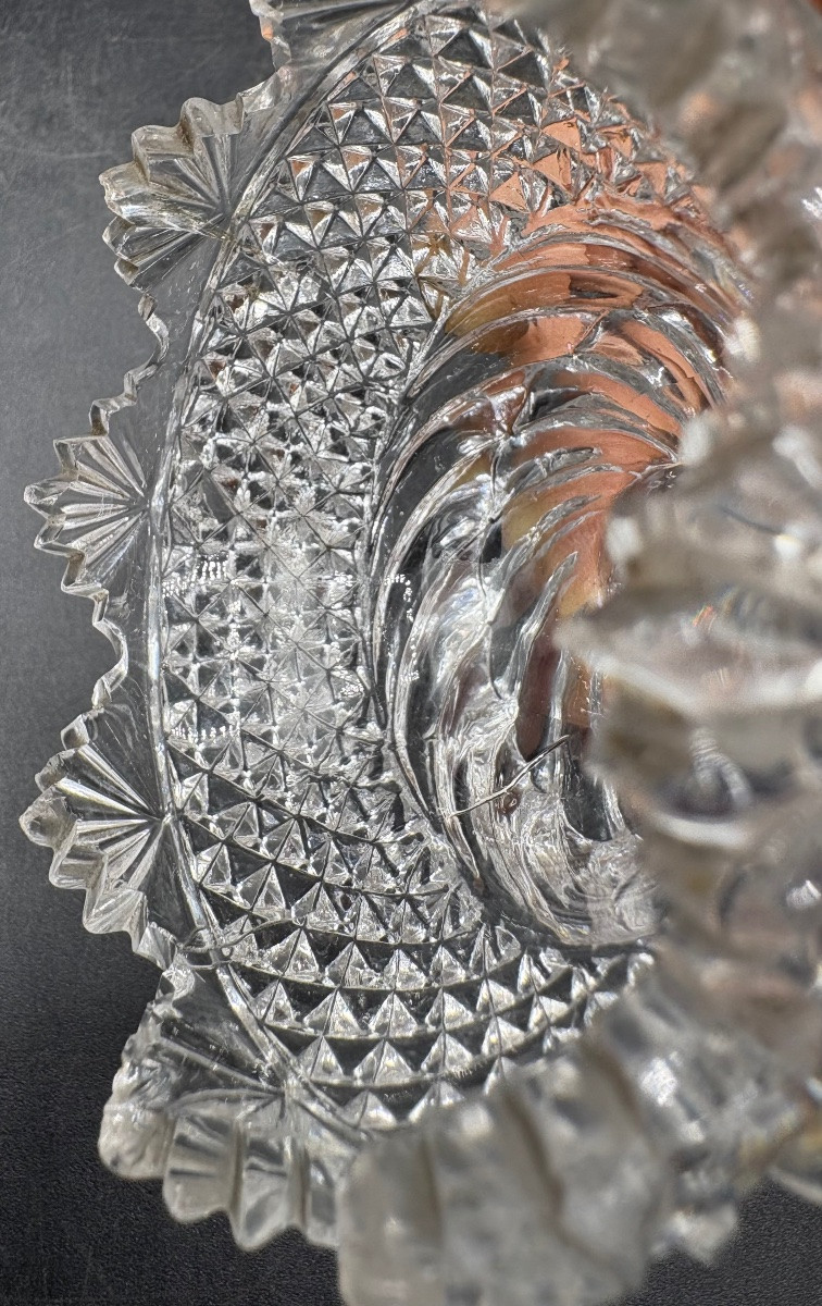 A Late 18th Century Cut And Moulded Blown Crystal Salt Shaker From Le Creusot-photo-1