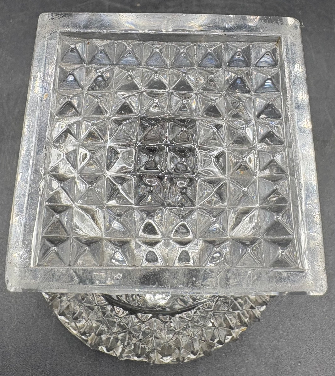 A Late 18th Century Cut And Moulded Blown Crystal Salt Shaker From Le Creusot-photo-4