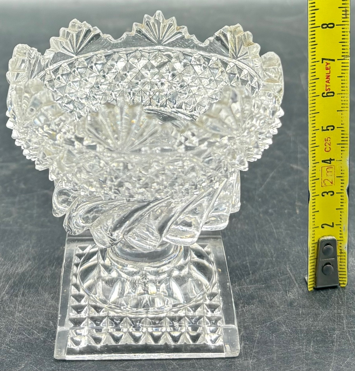 A Late 18th Century Cut And Moulded Blown Crystal Salt Shaker From Le Creusot-photo-7