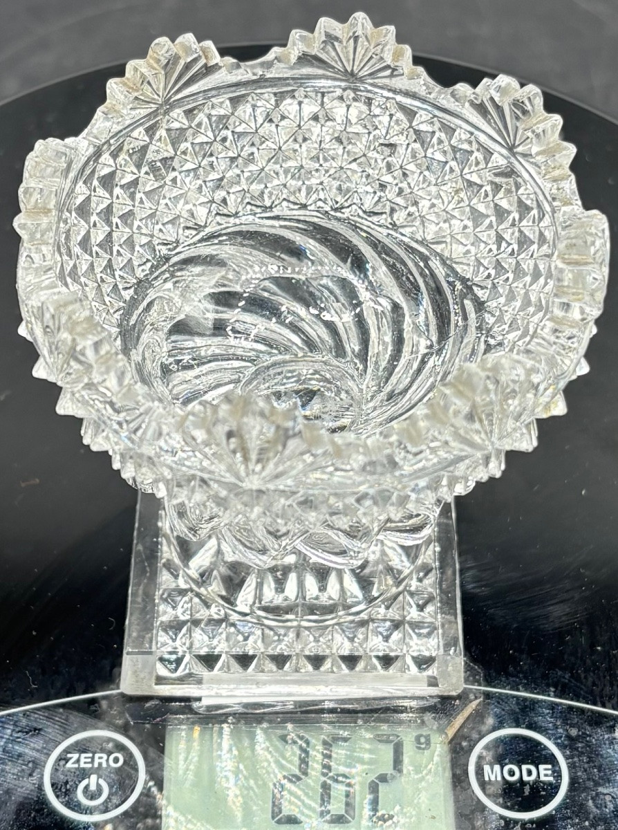 A Late 18th Century Cut And Moulded Blown Crystal Salt Shaker From Le Creusot-photo-8