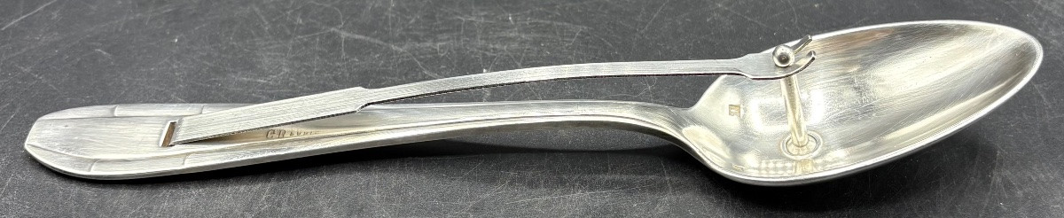 UNE CUILLÈRE À SAUCE GRAS MAIGRE À PISTON EN MÉTAL ARGENTÉ DES 1930 PAR G. B.-photo-2