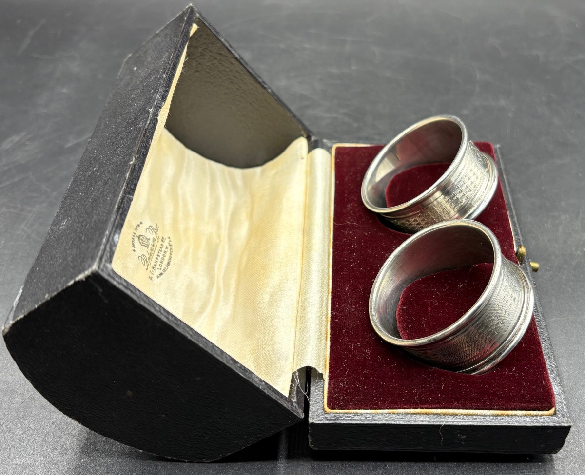 COFFRET AVEC PAIRE DE RONDS DE SERVIETTE EN ARGENT MASSIF DES ANNÉES 1900 PAR ROBINSON LONDRE-photo-4