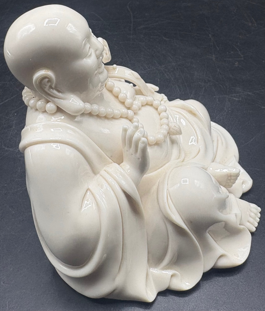 BOUDDHA EN PORCELAINE BLANCHE DE CHINE SIGNÉ DES ANNÉES 1930/40-photo-4
