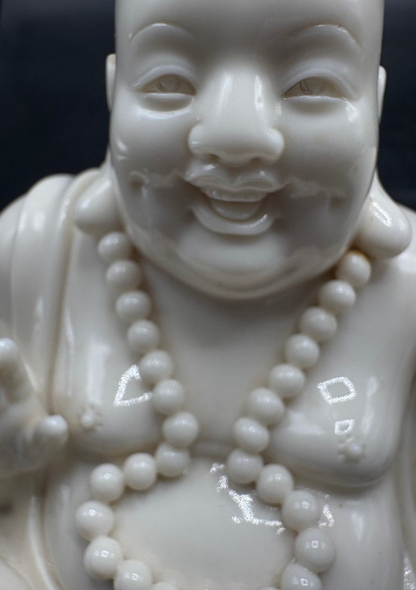 BOUDDHA EN PORCELAINE BLANCHE DE CHINE SIGNÉ DES ANNÉES 1930/40-photo-1