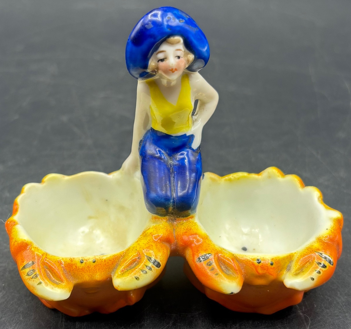 SALIÈRE BAIGNEUSE EN PORCELAINE ÉMAILLÉE PEINTE DES ANNÉES 1900 ALLEMANDE 