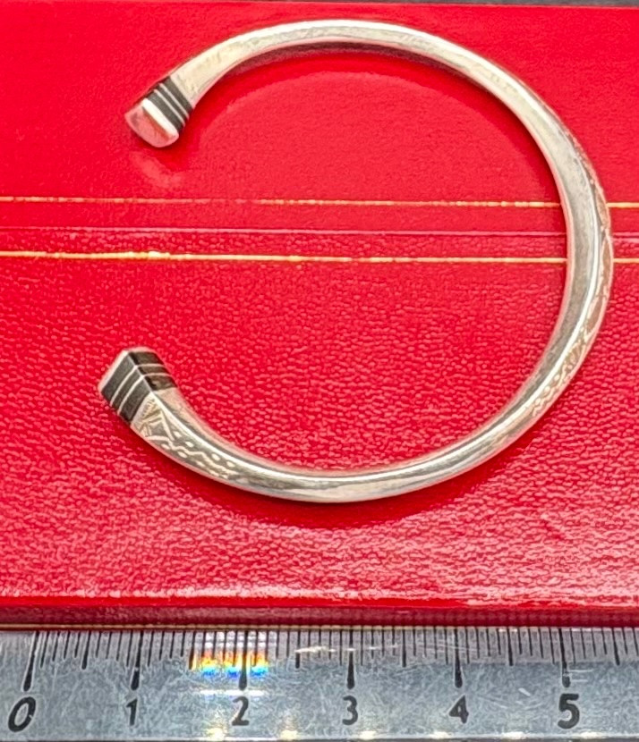 3/4 Bangle Bracelet In Solid Silver And Resin From Mali From The 1980s-photo-5