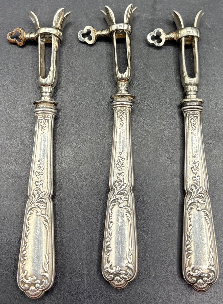 3 MANCHES À CÔTELETTES EN MÉTAL ARGENTÉ DES ANNÉES 1900/20 PAR S.F.A.M.