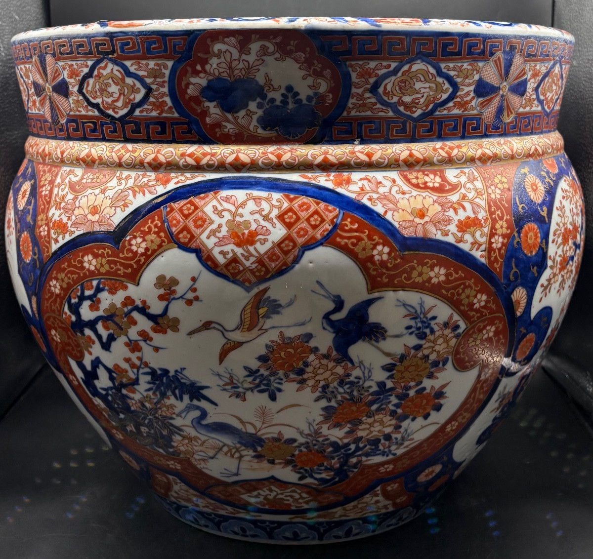 ÉNORME CACHE POT EN PORCELAINE ÉMAILLÉE PEINTE DE SATSUMA DES ANNÉES 1880 JAPONAIS 