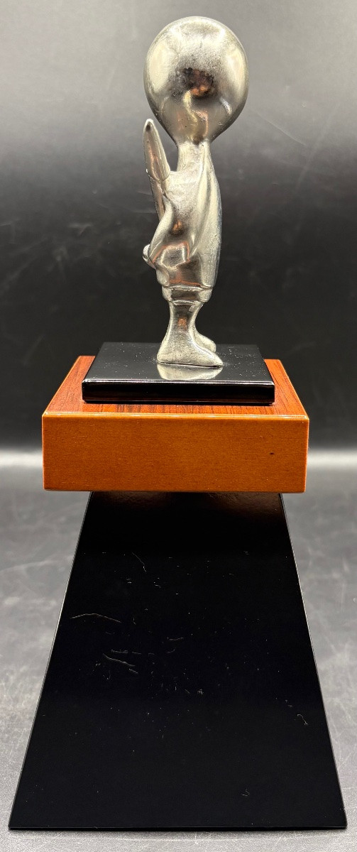 SUJET “BIC” EN MÉTAL ARGENTÉ SUR SOCLE EN BOIS DES ANNÉES 1965 FRANÇAIS -photo-2