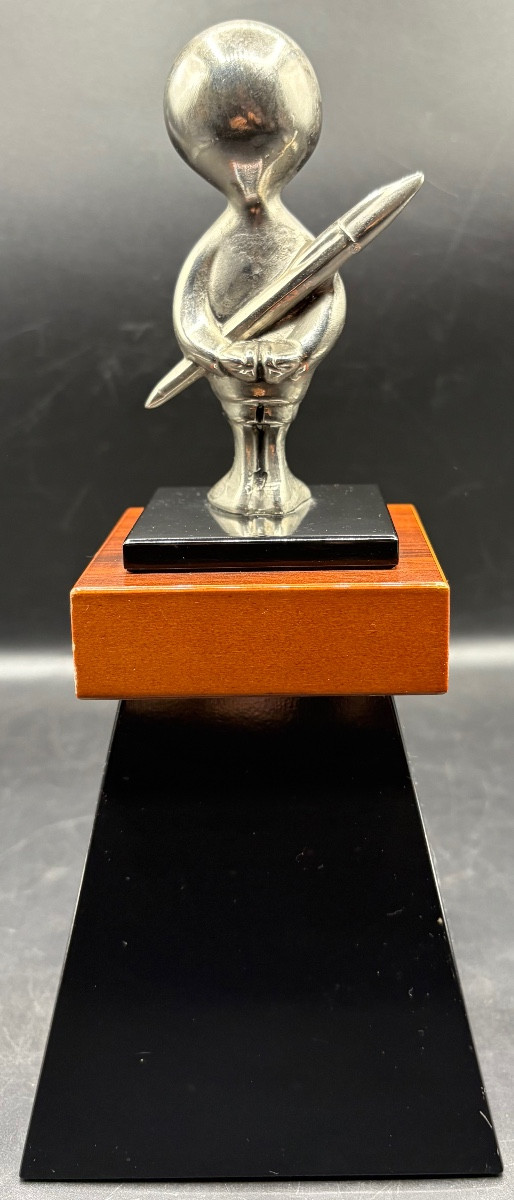 SUJET “BIC” EN MÉTAL ARGENTÉ SUR SOCLE EN BOIS DES ANNÉES 1965 FRANÇAIS 
