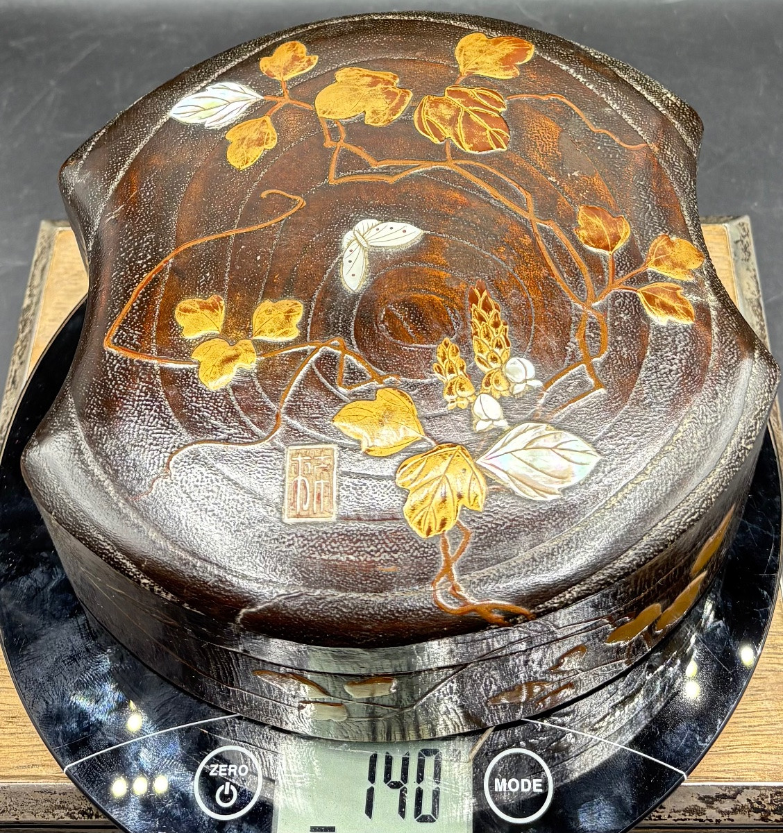 BOÎTE EN BOIS SCULPTÉ LAQUÉ, DORÉ, NACRE ET ARGENT JAPONAISE DES ANNÉES 1900-photo-8