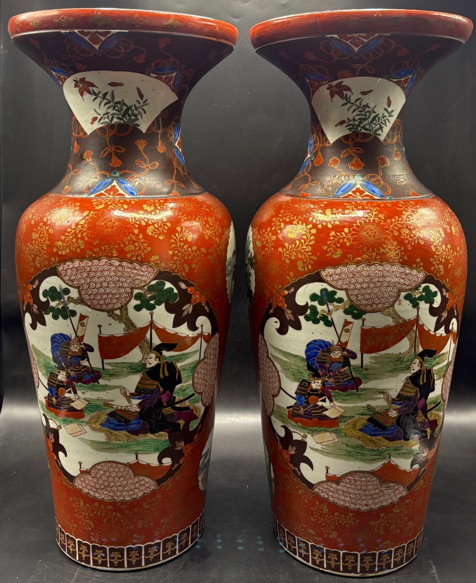 UNE PAIRE D’IMPORTANTS VASES EN SATSUMA - JAPONAIS DU XVIIIème