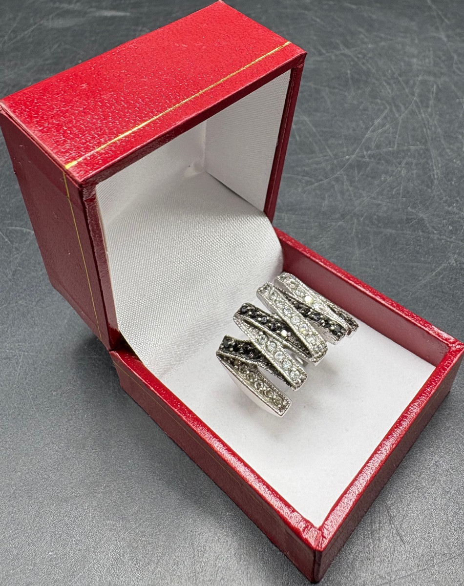 BAGUE IMPORTANTE EN ARGENT MASSIF ET OXYDES DE ZIRCONIUM ET HÉMATITES FRANÇAISE DES ANNÉES 1980